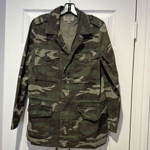 Camo jacket, drawstring waist, size M
